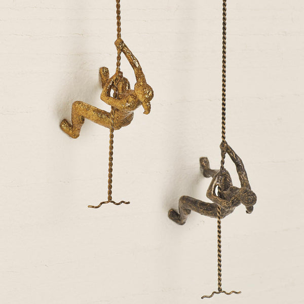CLIMBING WOMAN-WALL MOUNTED