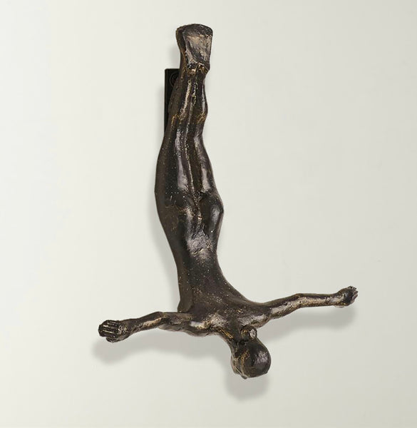 WALL DIVER WOMAN